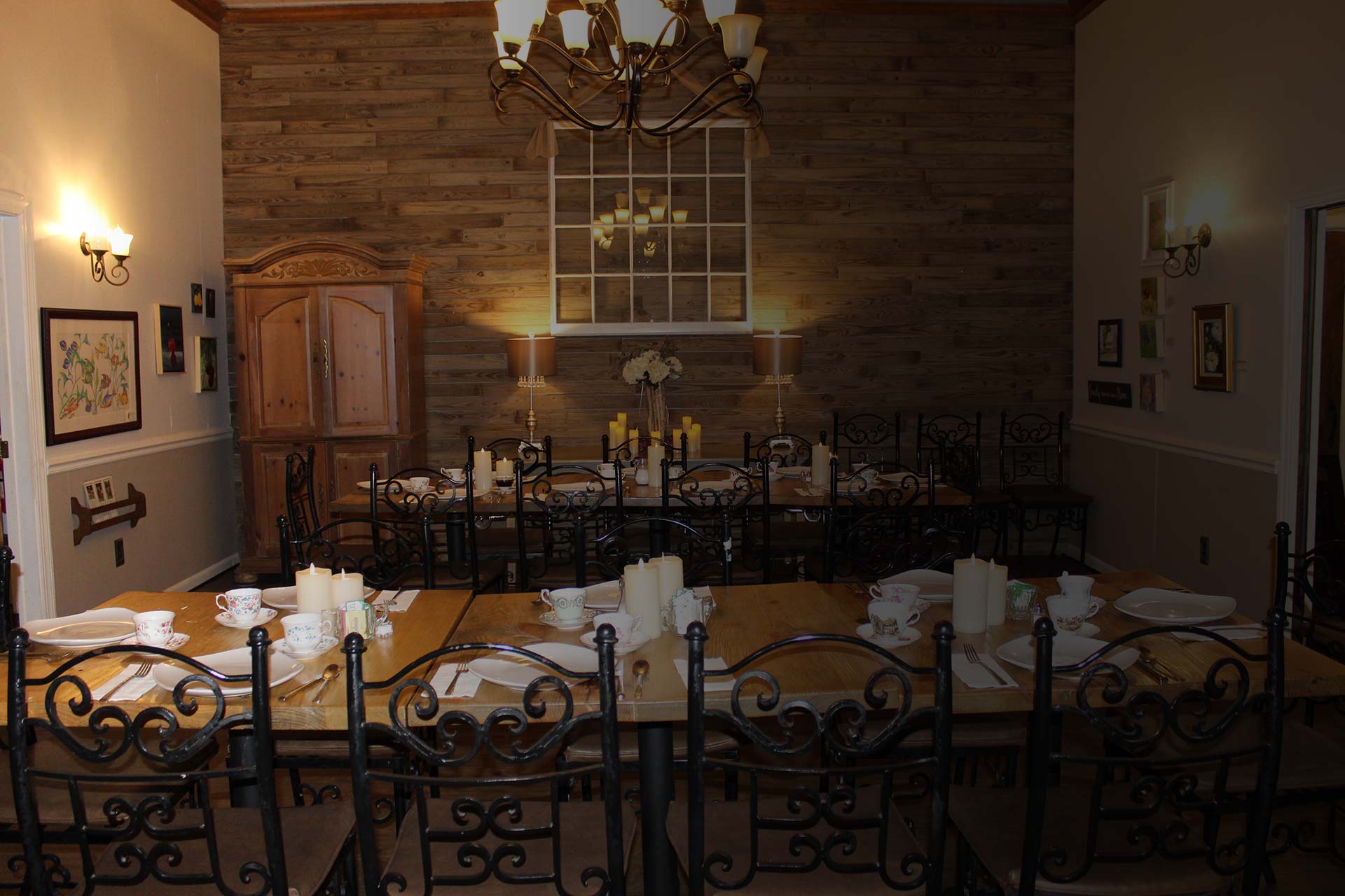 Dining area of Sugar Magnolia Cafe